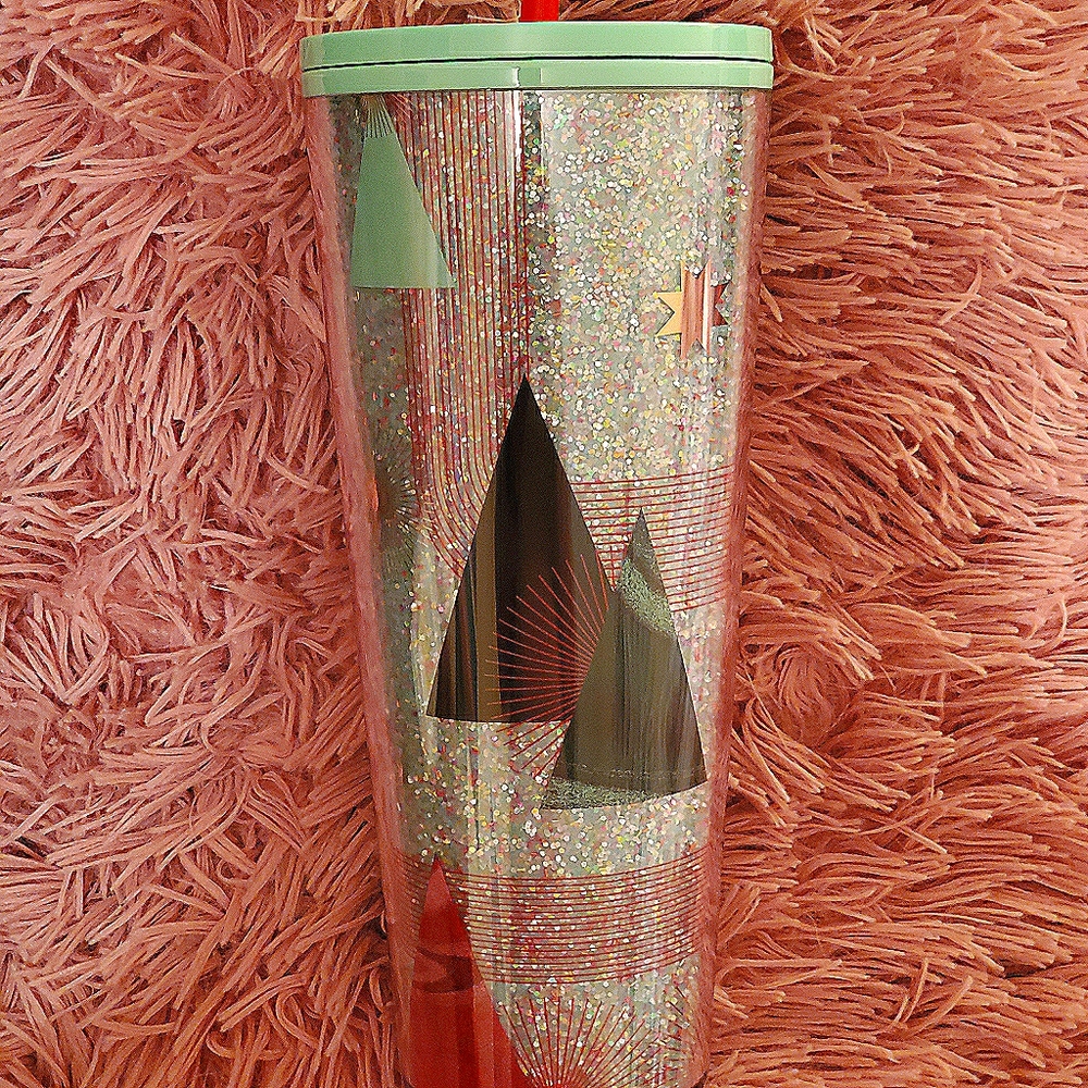 SOLD OUT 2020 STARBUCKS HOLIDAY 24oz 💚❤🤍